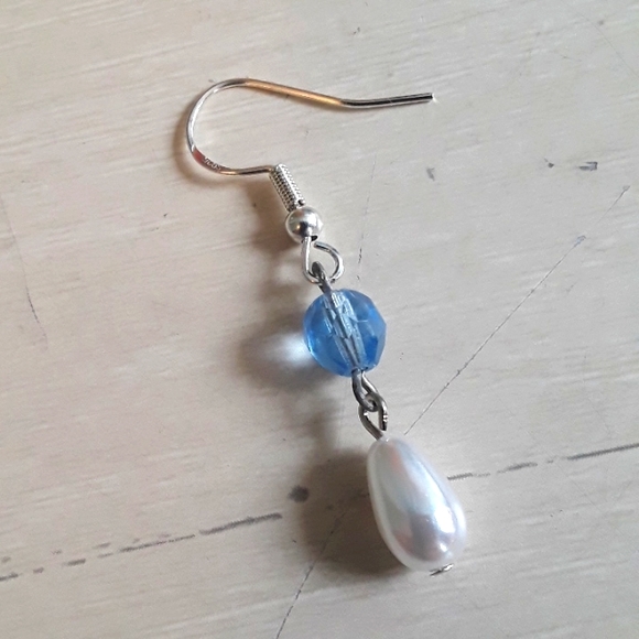 Beautiful Vintage Glass Bead Earrings,  Sterling Silver Hooks, Hand Crafted - Picture 2 of 5